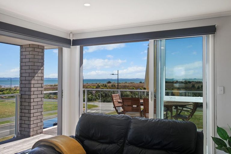 Photo of property in 9 Whata Street, Clarks Beach, 2122