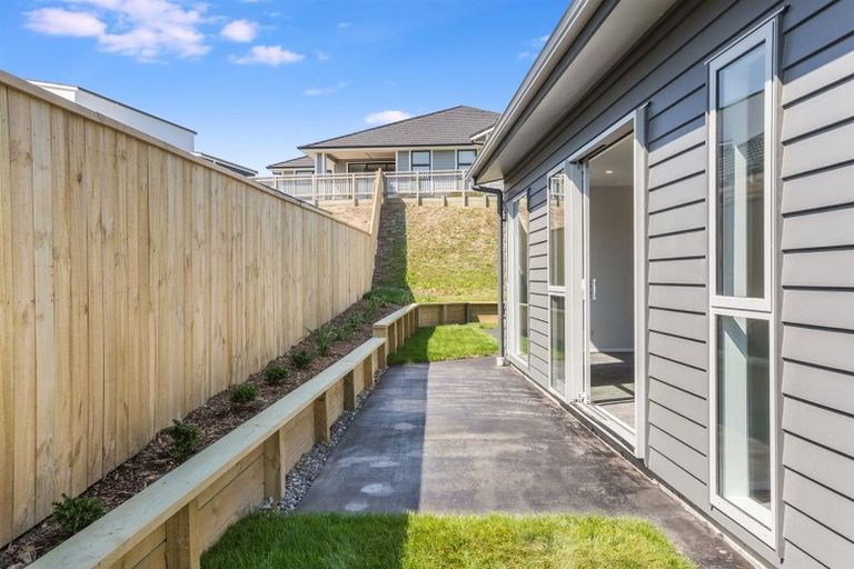 Photo of property in 20 Rotorua Grove, Aotea, Porirua, 5024