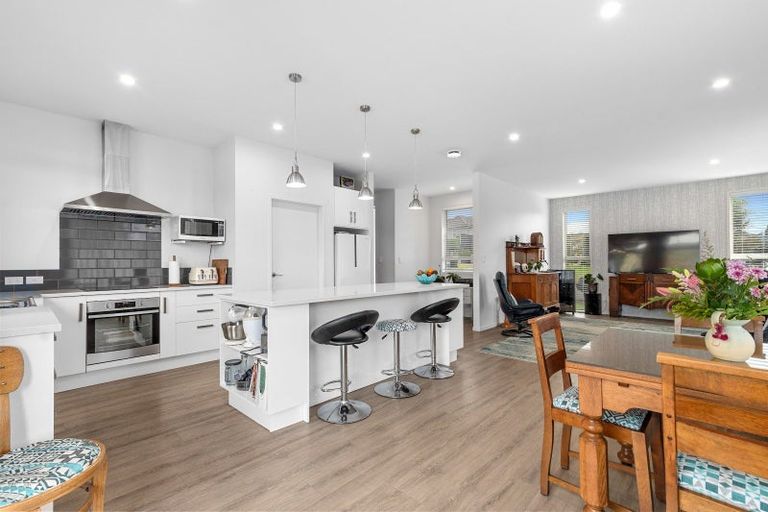 Photo of property in 32 Fairfax Crescent, Pyes Pa, Tauranga, 3112