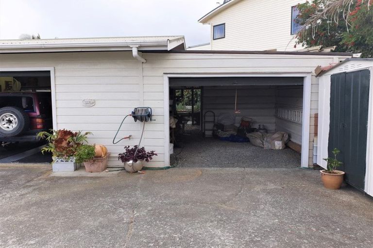 Photo of property in 25 Powells Road, Cable Bay, 0420