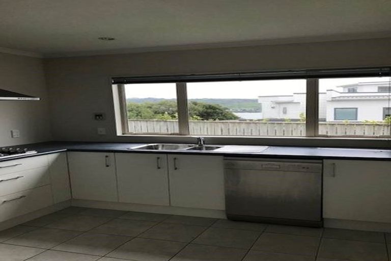 Photo of property in 33 Aspiring Terrace, Aotea, Porirua, 5024