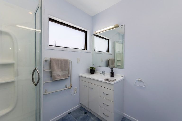 Photo of property in 27 De Luen Avenue, Tindalls Beach, Whangaparaoa, 0930