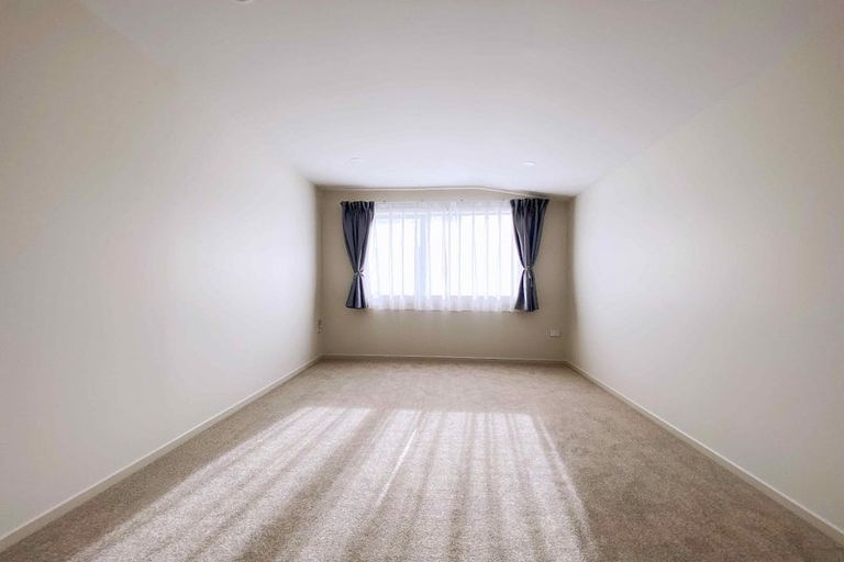 Photo of property in 38 Namsan Close, Fairview Heights, Auckland, 0632