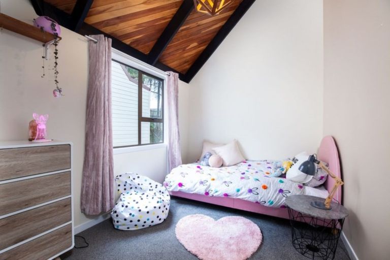 Photo of property in 10 Hood Place, Spotswood, New Plymouth, 4310