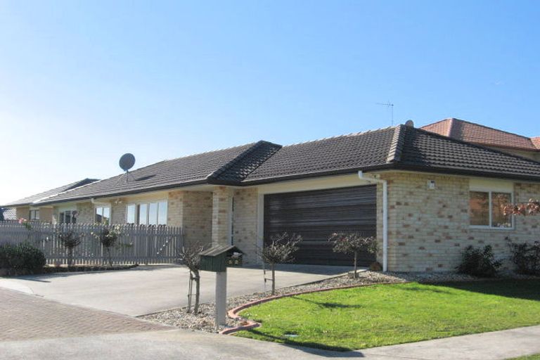 Photo of property in 52 Carisbrook Crescent, Papakura, 2110