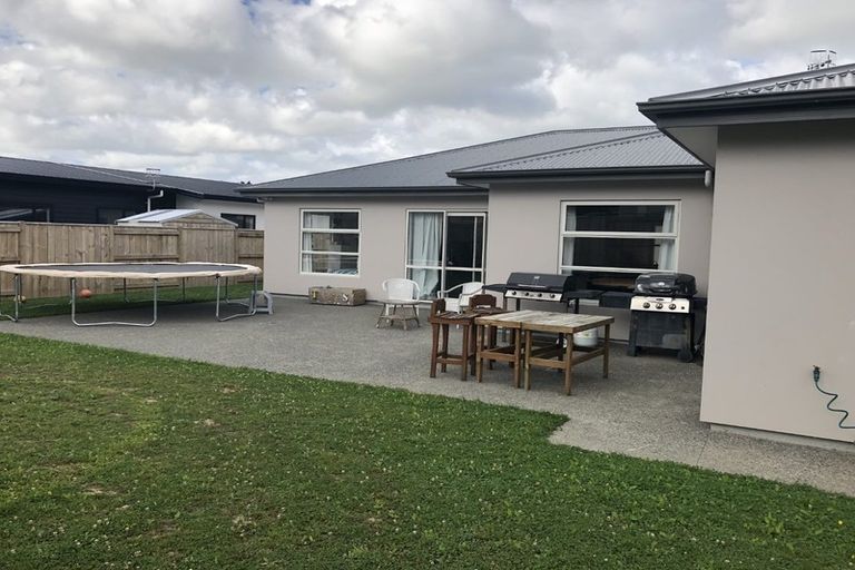 Photo of property in 15 Coutts Way, Fitzherbert, Palmerston North, 4410