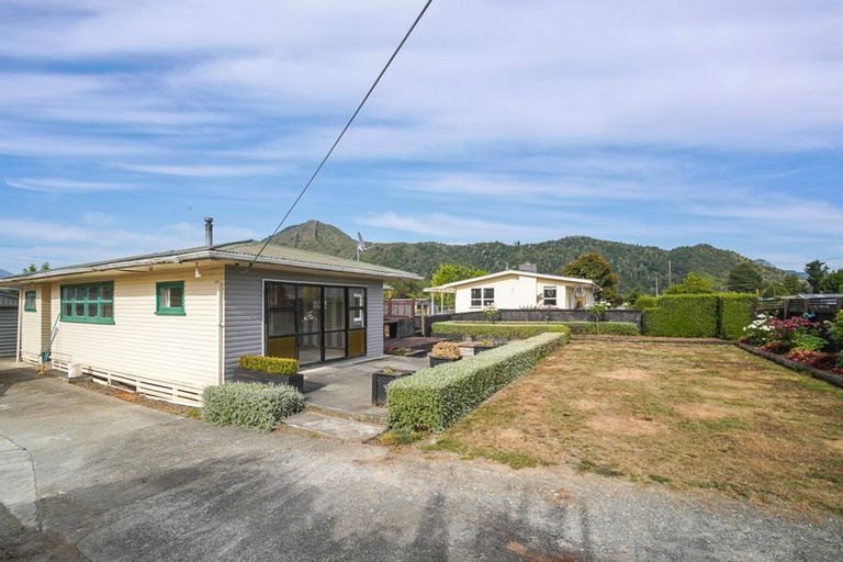 Photo of property in 22 Hampden Street, Murchison, 7007