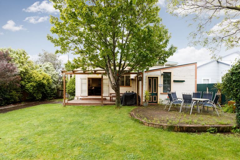 Photo of property in 35 Fitzroy Street, Terrace End, Palmerston North, 4410