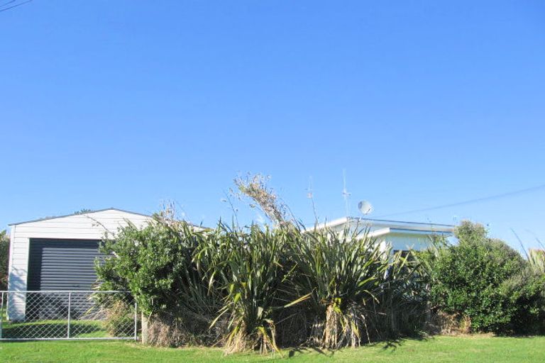 Photo of property in 26 Andresen Street, Foxton Beach, Foxton, 4815