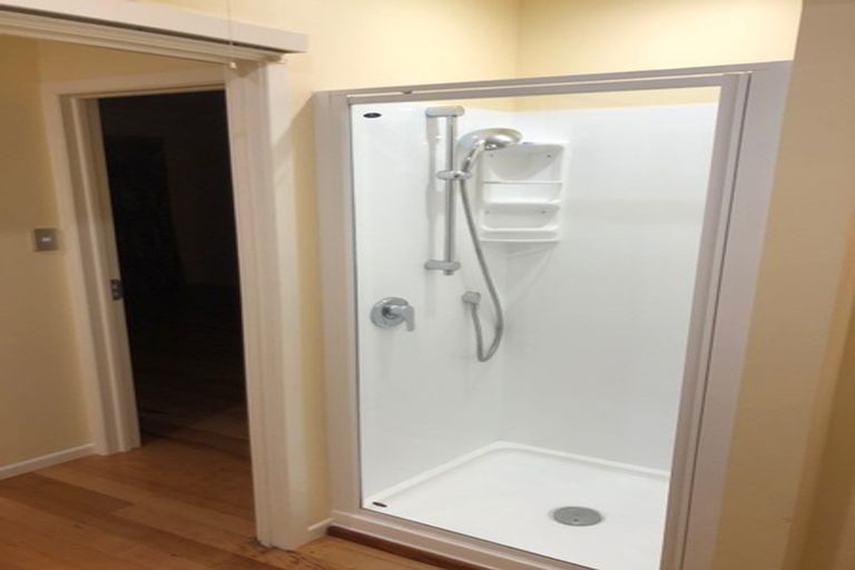 Photo of property in 2/26 Coroglen Avenue, Birkenhead, Auckland, 0626