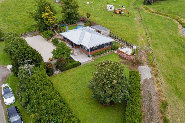 Photo of property in 8 Clearview Road, Lepperton, New Plymouth, 4373