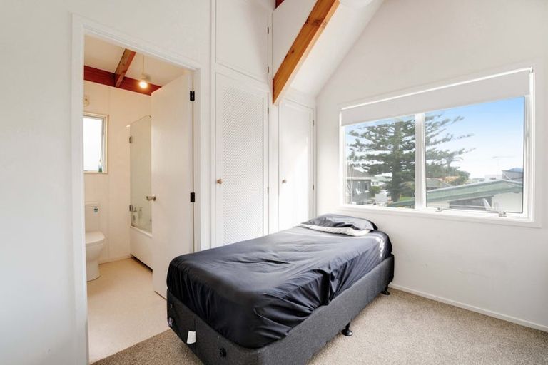 Photo of property in 3 Shepherds Road, Papakura, 2110