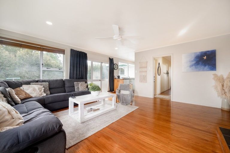 Photo of property in 1/90 Bradbury Road, Botany Downs, Auckland, 2010