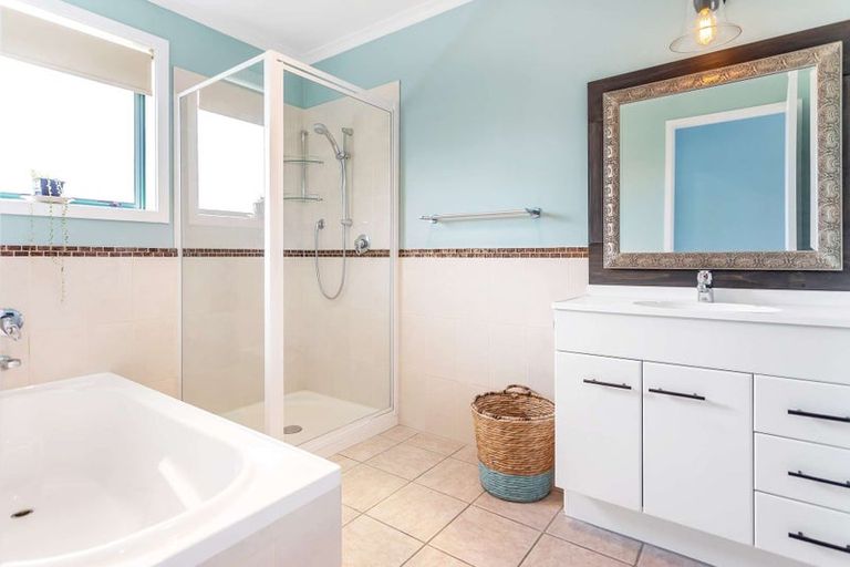 Photo of property in 91 Centennial Drive, Whitianga, 3510