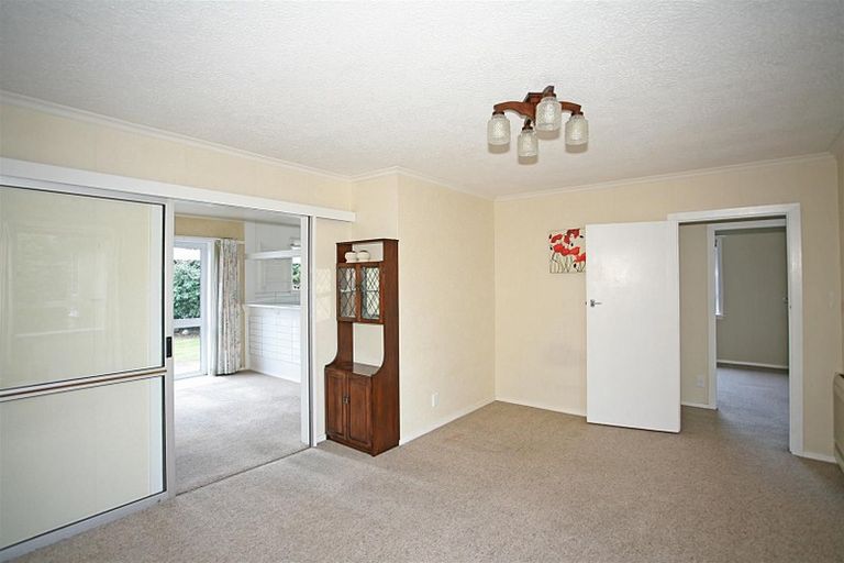 Photo of property in 30 Pinehurst Crescent, Russley, Christchurch, 8042