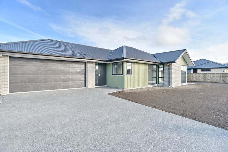 Photo of property in 16 Grey View Grove, Rangiora, 7400
