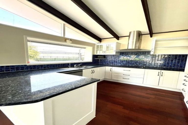 Photo of property in 27 Mirrabooka Avenue, Botany Downs, Auckland, 2010