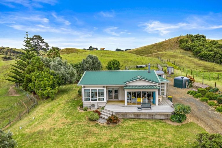 Photo of property in 1315 South Head Road, South Head, Helensville, 0874