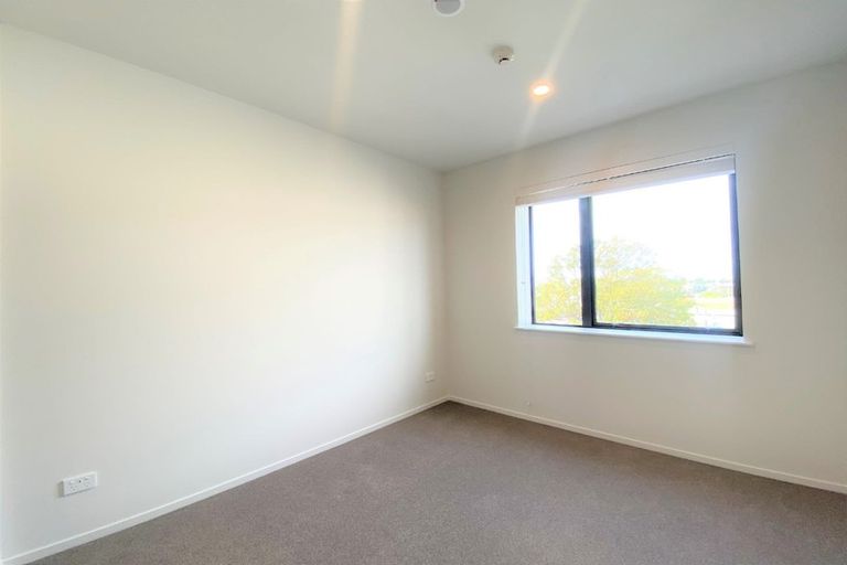 Photo of property in 204/165 Lake Road, Northcote, Auckland, 0627