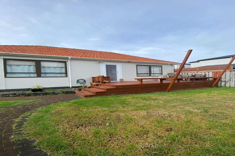 Photo of property in 33 Birdwood Avenue, Papatoetoe, Auckland, 2025