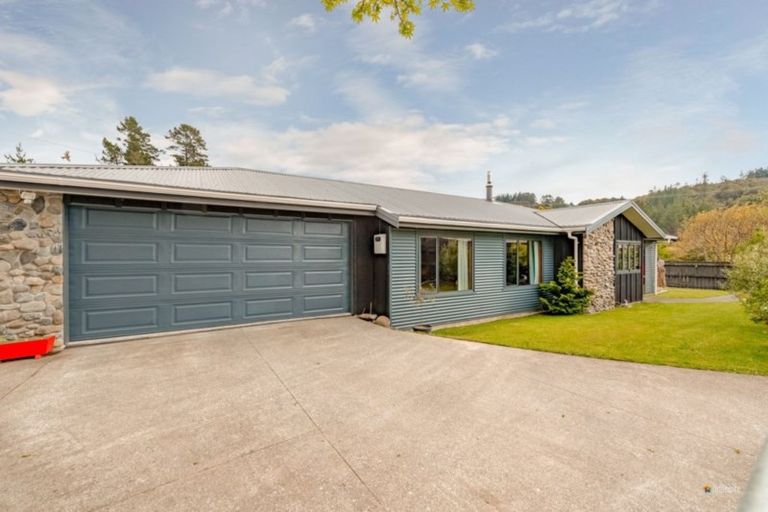 Photo of property in 186 Plateau Road, Te Marua, Upper Hutt, 5018