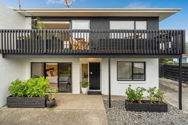 Photo of property in 2/57 Lake Road, Devonport, Auckland, 0624