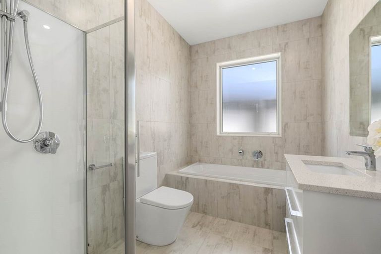 Photo of property in 98 Godfrey Drive, Orewa, 0931