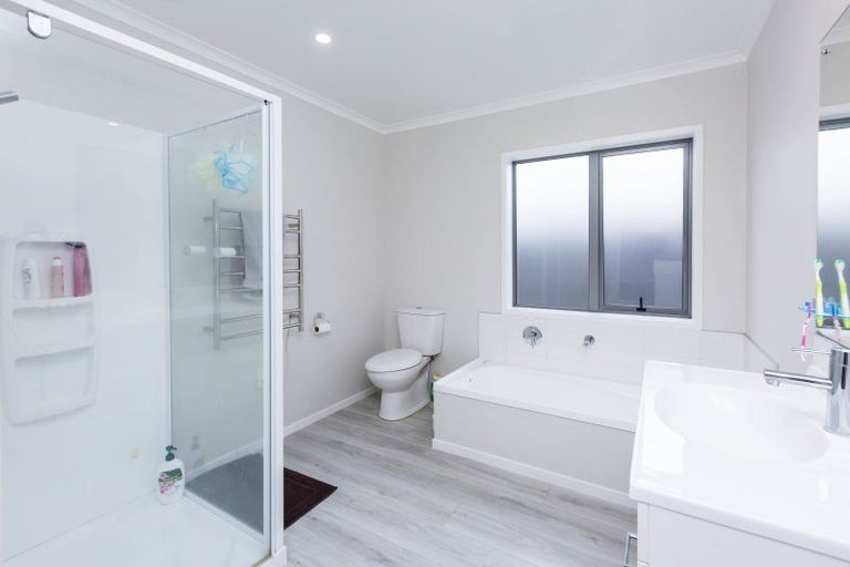 Photo of property in 12 Buddle Road, Wallaceville, Upper Hutt, 5018