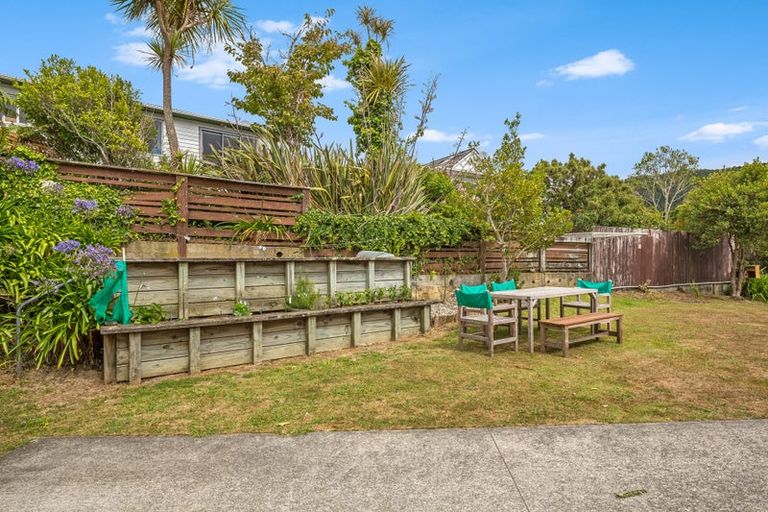 Photo of property in 8a Florio Terrace, Tawa, Wellington, 5028