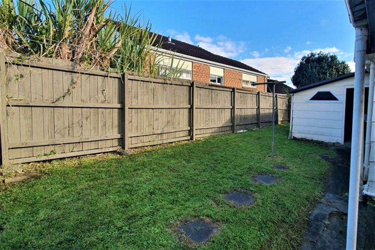 Photo of property in 28 Middlemore Crescent, Papatoetoe, Auckland, 2025