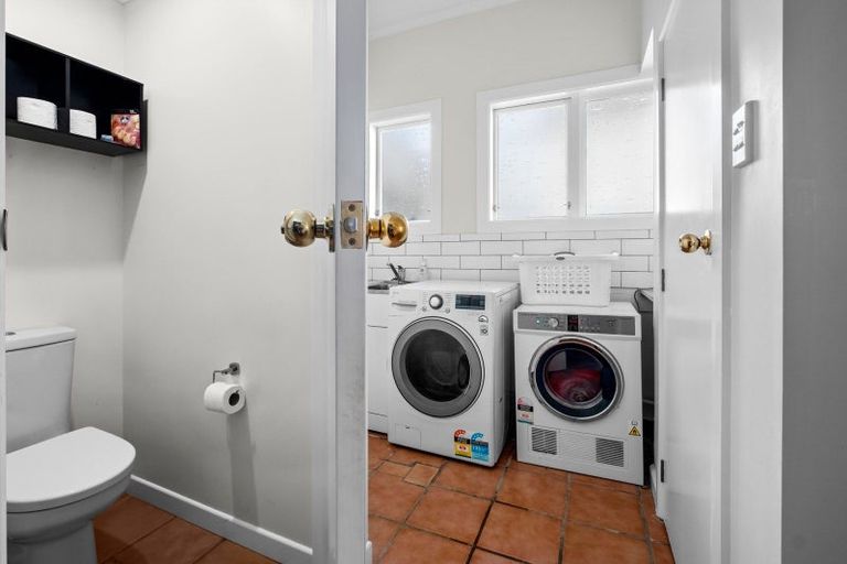 Photo of property in 204a Tukapa Street, Westown, New Plymouth, 4310