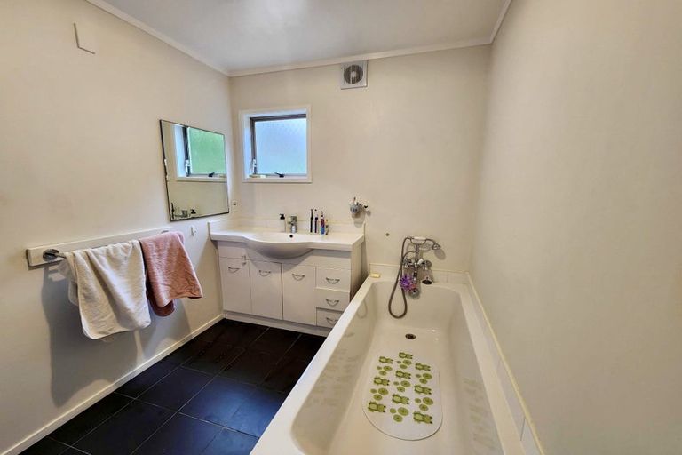 Photo of property in 32 Aeroview Drive, Beach Haven, Auckland, 0626