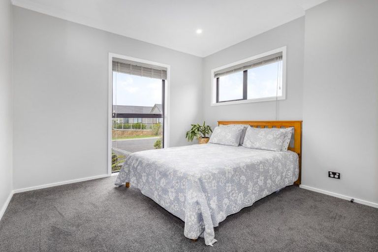 Photo of property in 4 Rotorua Grove, Aotea, Porirua, 5024