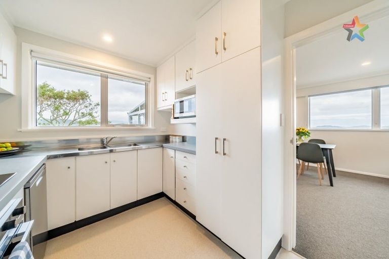 Photo of property in 4/30 London Road, Korokoro, Lower Hutt, 5012