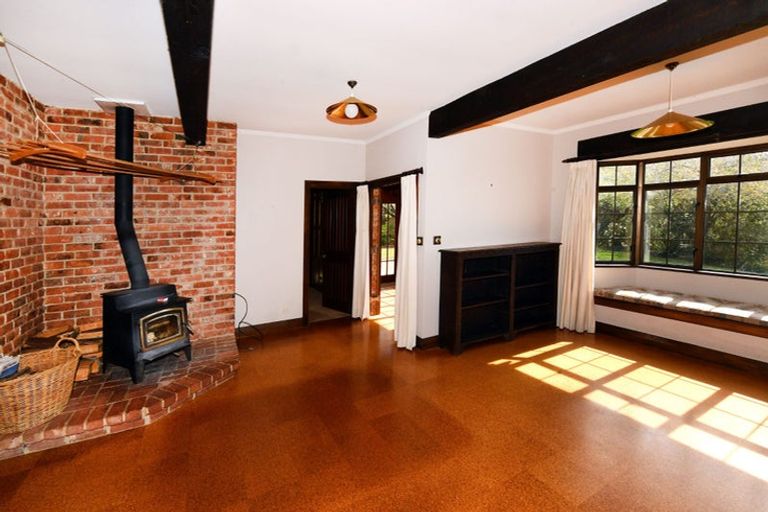 Photo of property in 32 Honeystone Street, Helensburgh, Dunedin, 9010