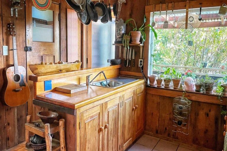 Photo of property in 35 Crescent Road East, Ostend, Waiheke Island, 1081