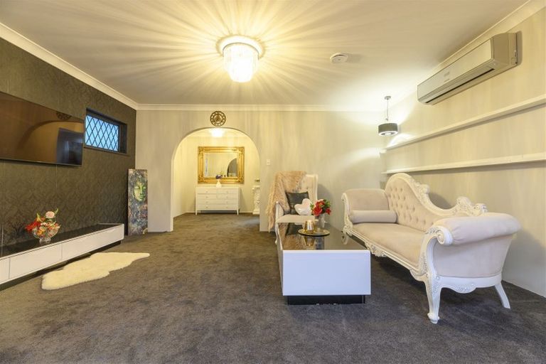 Photo of property in 44 Taupo Street, Green Bay, Auckland, 0604