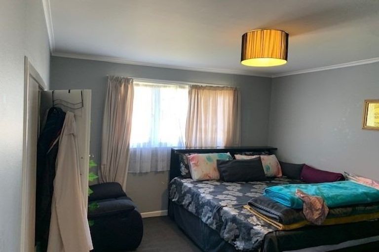 Photo of property in 305 Richardson Road, New Windsor, Auckland, 1041