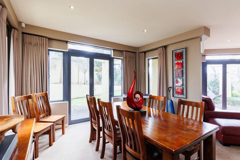 Photo of property in 5 The Oaks, Awapuni, Palmerston North, 4412
