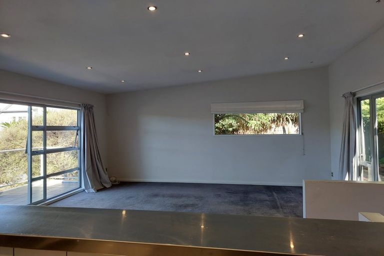 Photo of property in 21 Kopiko Way, Brooklyn, Wellington, 6021