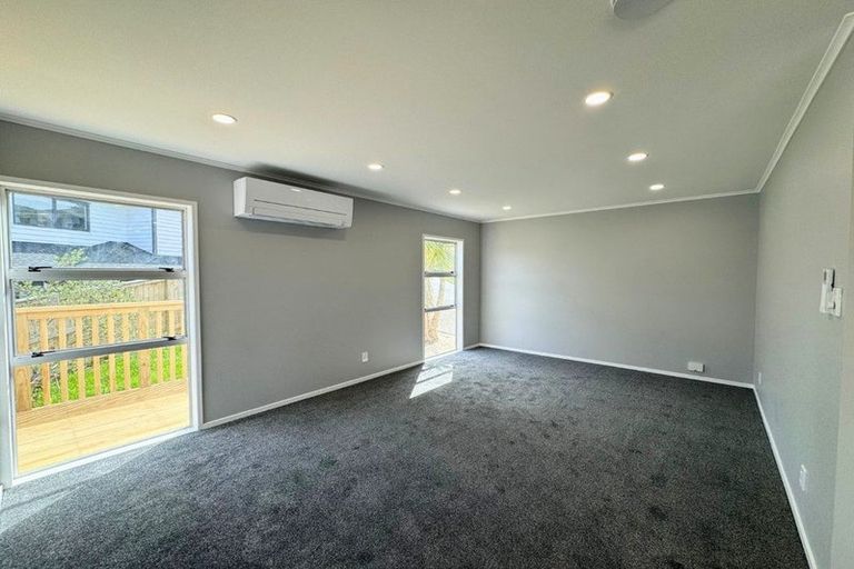 Photo of property in 9 Woodhouse Place, West Harbour, Auckland, 0618