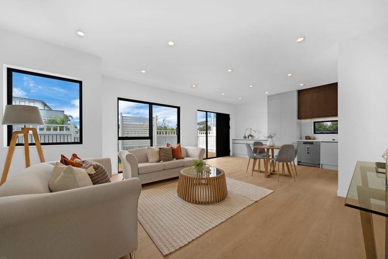 Photo of property in 1/145 Bucklands Road, Bucklands Beach, Auckland, 2012