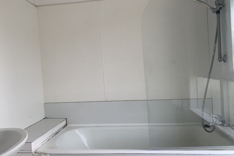 Photo of property in 3 Nile Road, Kelston, Auckland, 0602