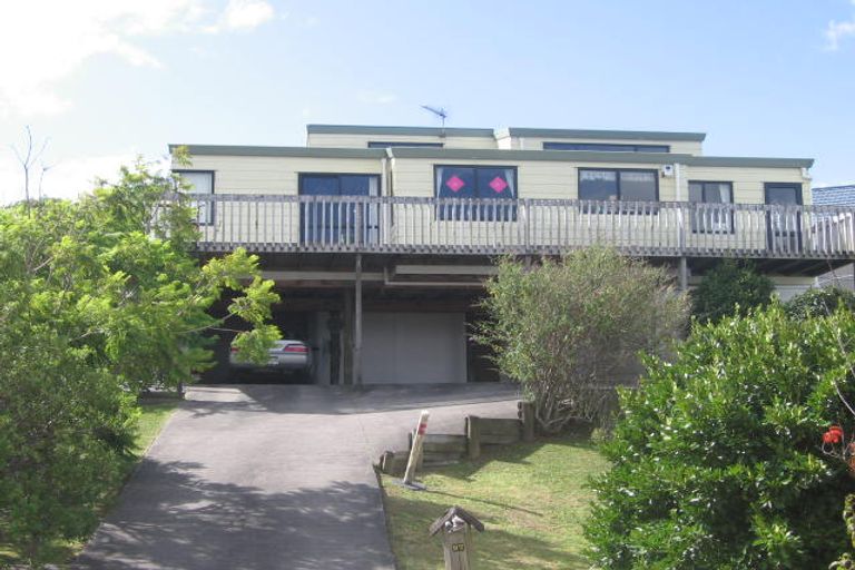 Photo of property in 97 Totaravale Drive, Totara Vale, Auckland, 0629