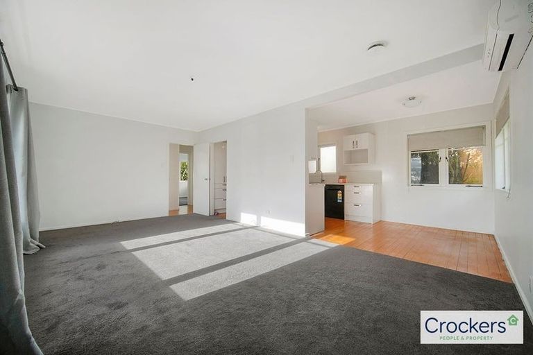 Photo of property in 21 Amberley Avenue, Te Atatu South, Auckland, 0610