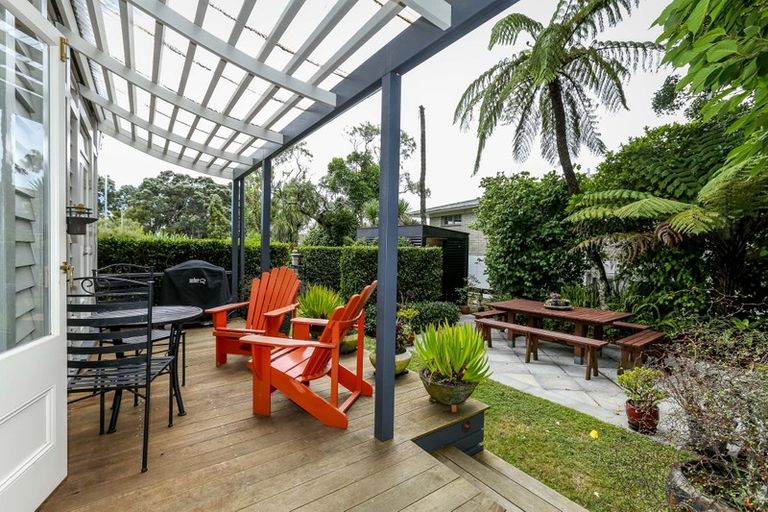 Photo of property in 17 Vivian Street, New Plymouth, 4310