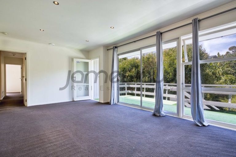 Photo of property in 61 Peach Road, Glenfield, Auckland, 0629