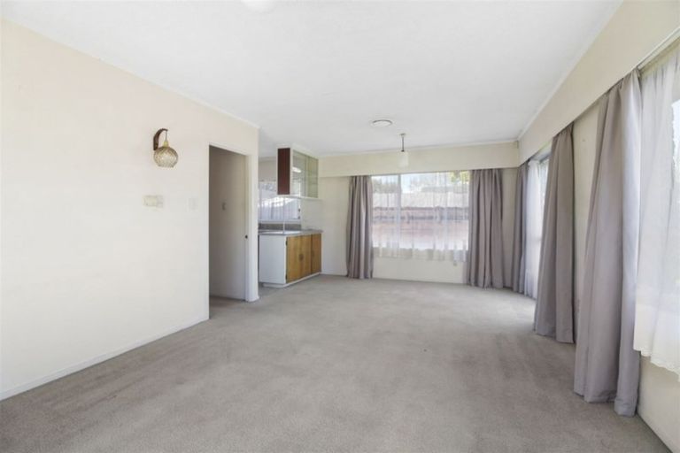 Photo of property in 2/15 Meadowcourt Drive, Manukau, Auckland, 2025