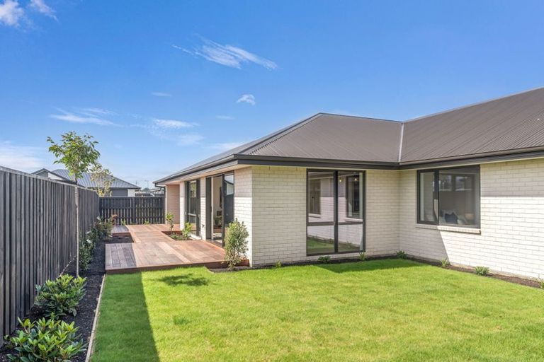 Photo of property in 8 Cam Mill Place, Rangiora, 7400