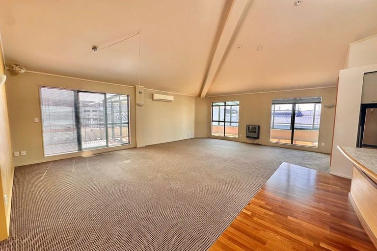 Photo of property in Tennyson Apartments, 3/25 Tennyson Street, Te Aro, Wellington, 6011